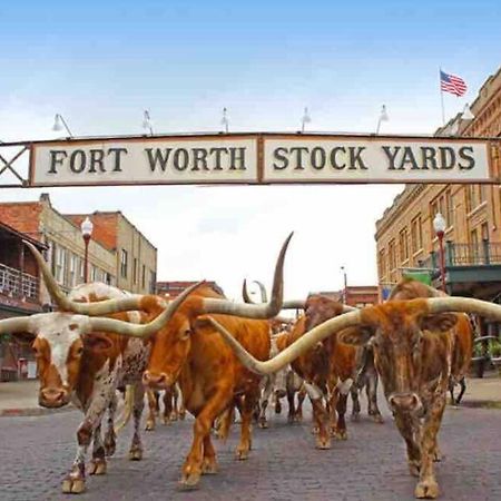 **Min Frm Dwntwn Fort Worth*Modern*Cozy*Townhome** المظهر الخارجي الصورة