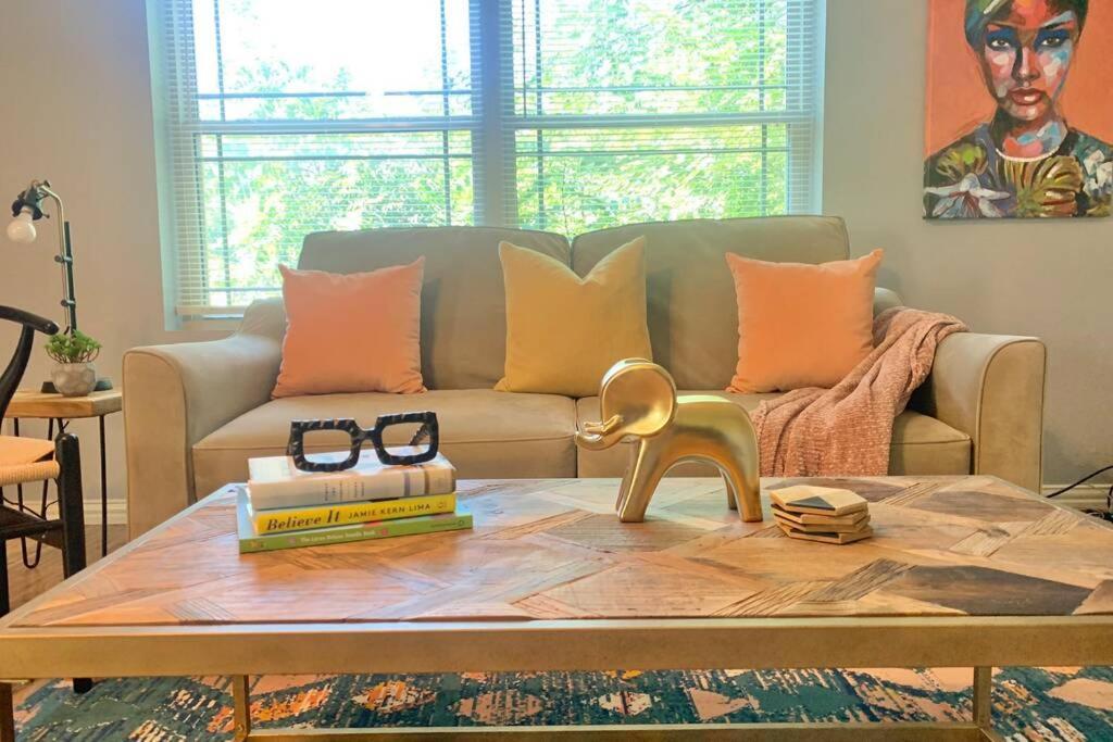 **Min Frm Dwntwn Fort Worth*Modern*Cozy*Townhome** المظهر الخارجي الصورة