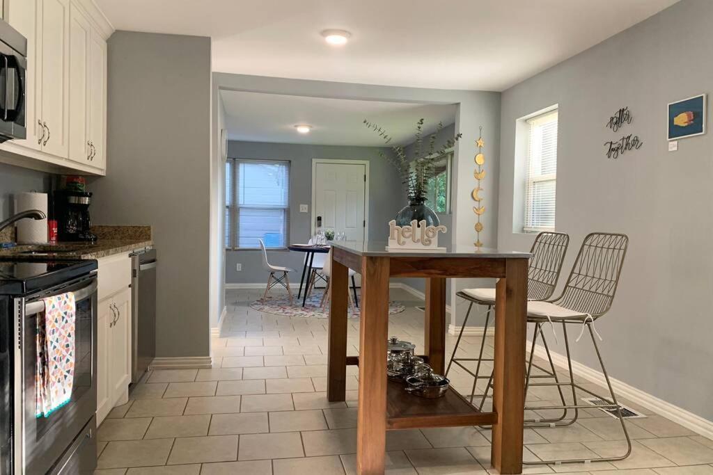 **Min Frm Dwntwn Fort Worth*Modern*Cozy*Townhome** المظهر الخارجي الصورة