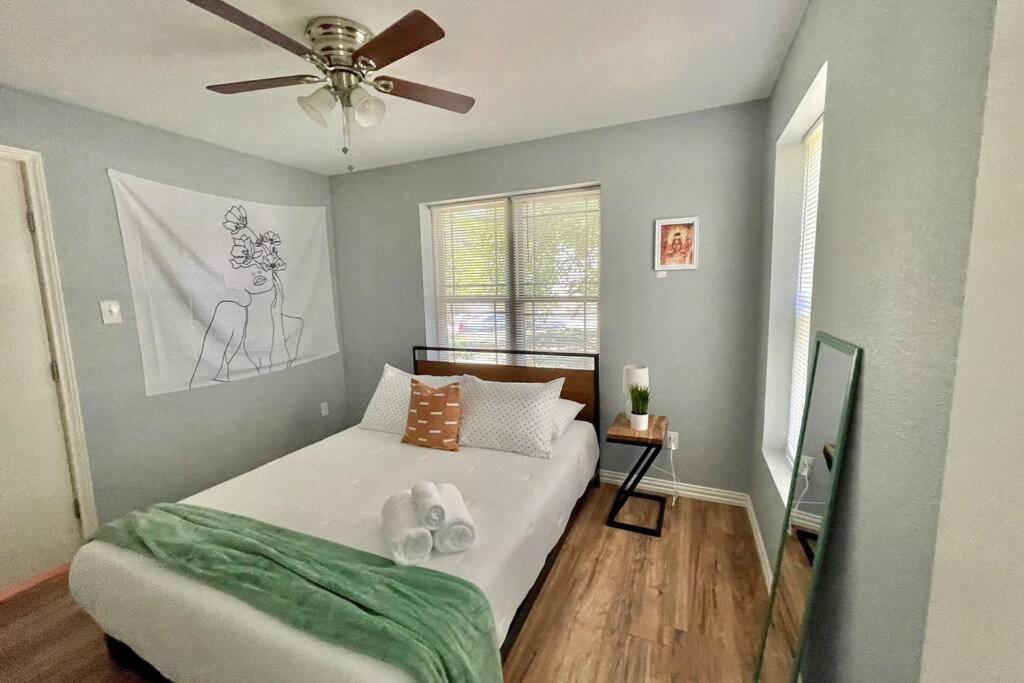 **Min Frm Dwntwn Fort Worth*Modern*Cozy*Townhome** المظهر الخارجي الصورة