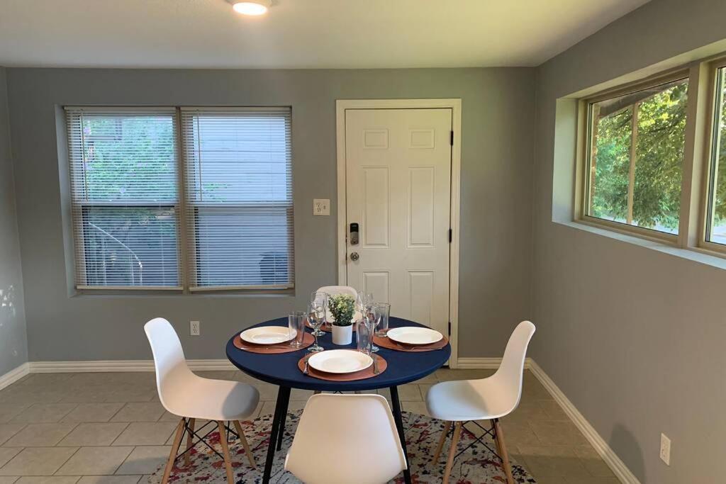 **Min Frm Dwntwn Fort Worth*Modern*Cozy*Townhome** المظهر الخارجي الصورة