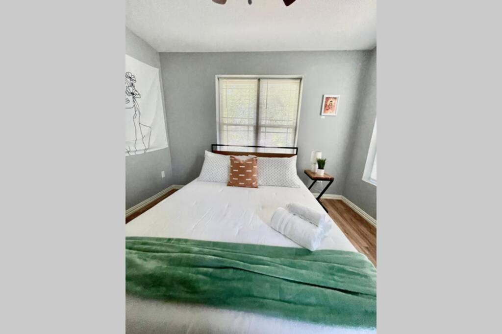 **Min Frm Dwntwn Fort Worth*Modern*Cozy*Townhome** المظهر الخارجي الصورة