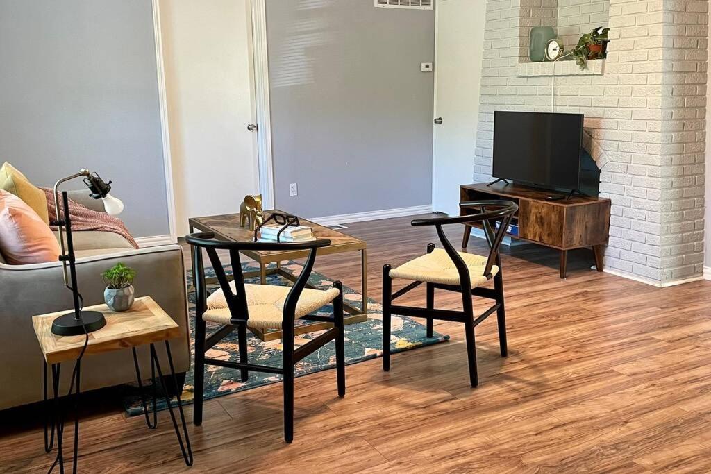 **Min Frm Dwntwn Fort Worth*Modern*Cozy*Townhome** المظهر الخارجي الصورة