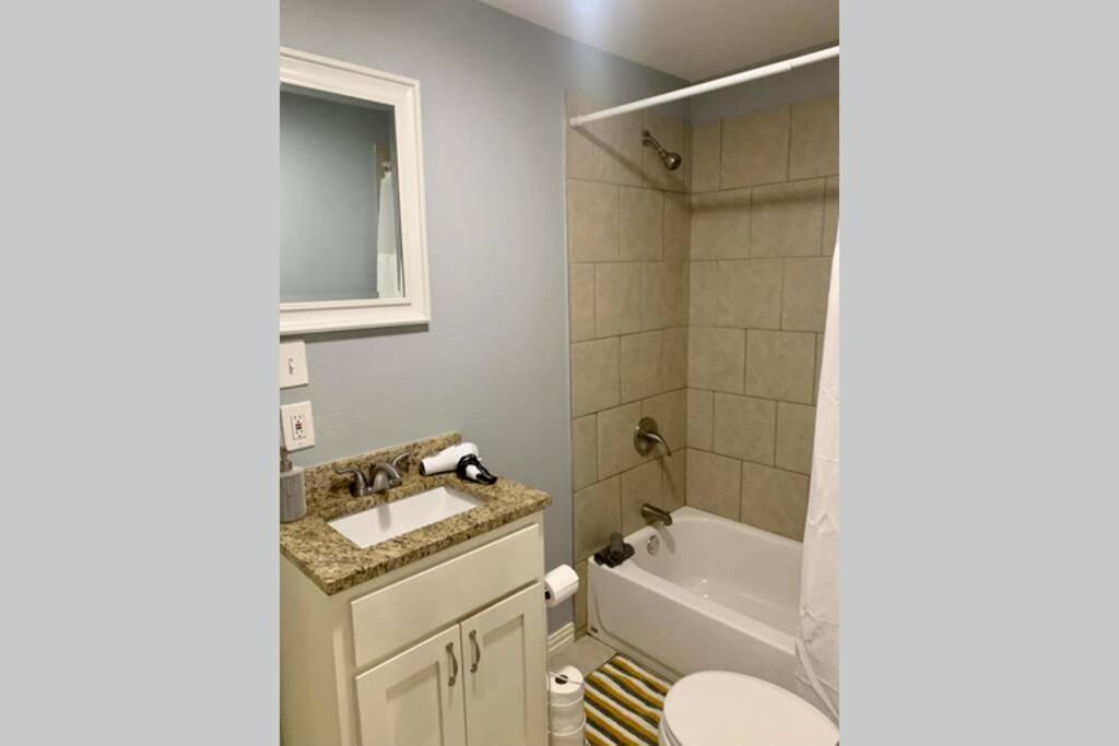 **Min Frm Dwntwn Fort Worth*Modern*Cozy*Townhome** المظهر الخارجي الصورة